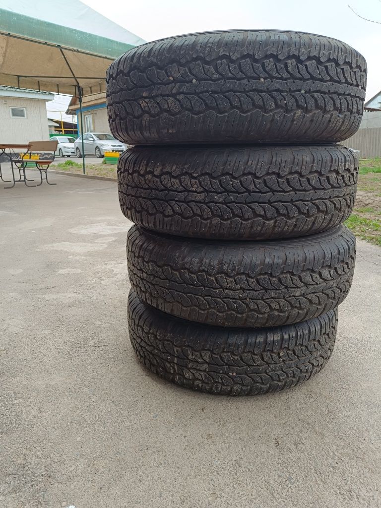 Продам шины 215/70R16 б/у