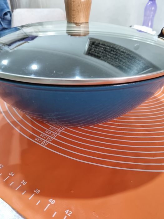 Казан  чугунный от фирмы  FISSMAN.