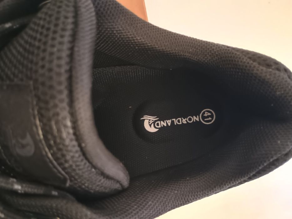 Adidași NOI Nordland mărimea 40