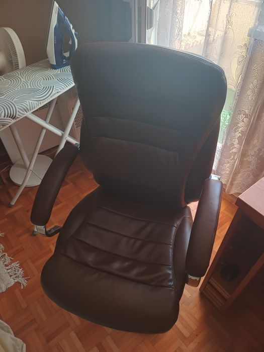 Кожен кафяв офис стол