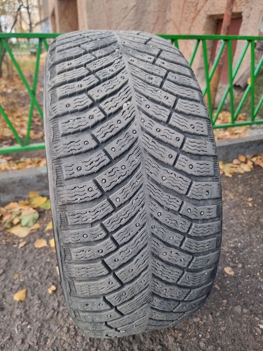 Продам Michlen 235/50/18 зимние шины