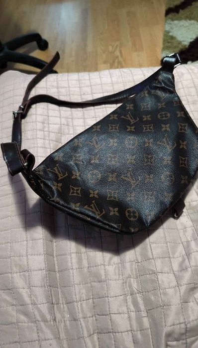 Vând borseta Louis Vuitton (Paris)