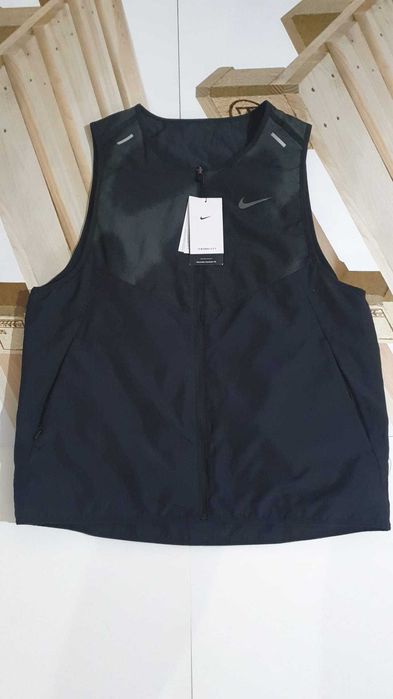 Vand vesta barbat Nike cu doua fetze masura  L originala noua