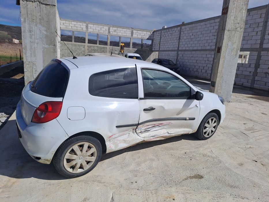Dezmembrez Renault Clio 3 1.5dci cod motor K9K-E8