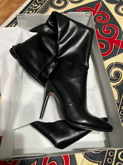 Стильные черные сапоги, мате