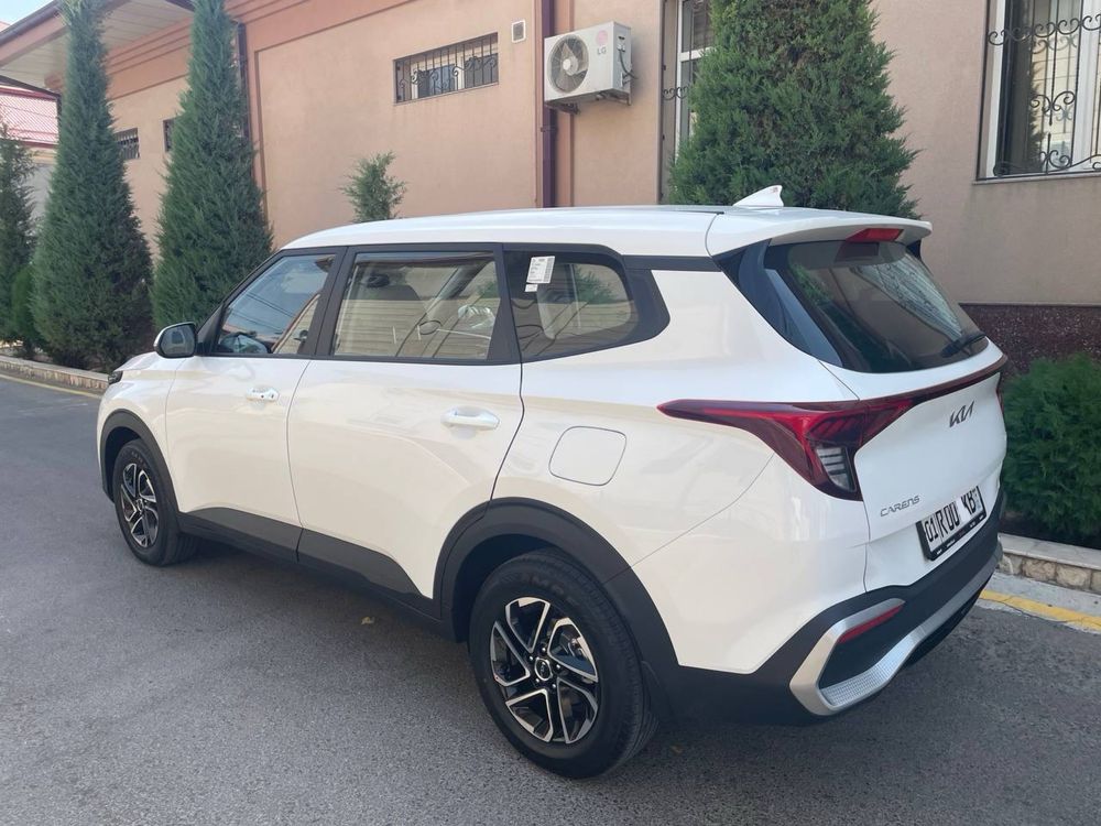 Kia Carens почти новый 25года 1300км пробег на гарантий