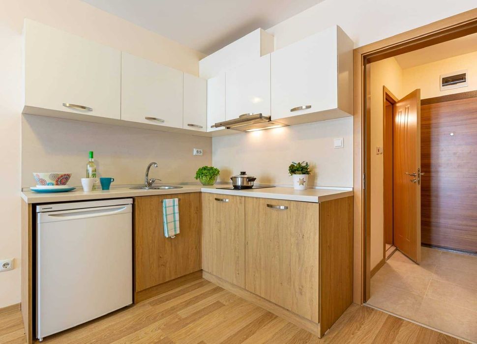 Дава се под наем Двустаен апартамент в Бургас, Лазур - 70 кв.м за 300 € - Снимка #2