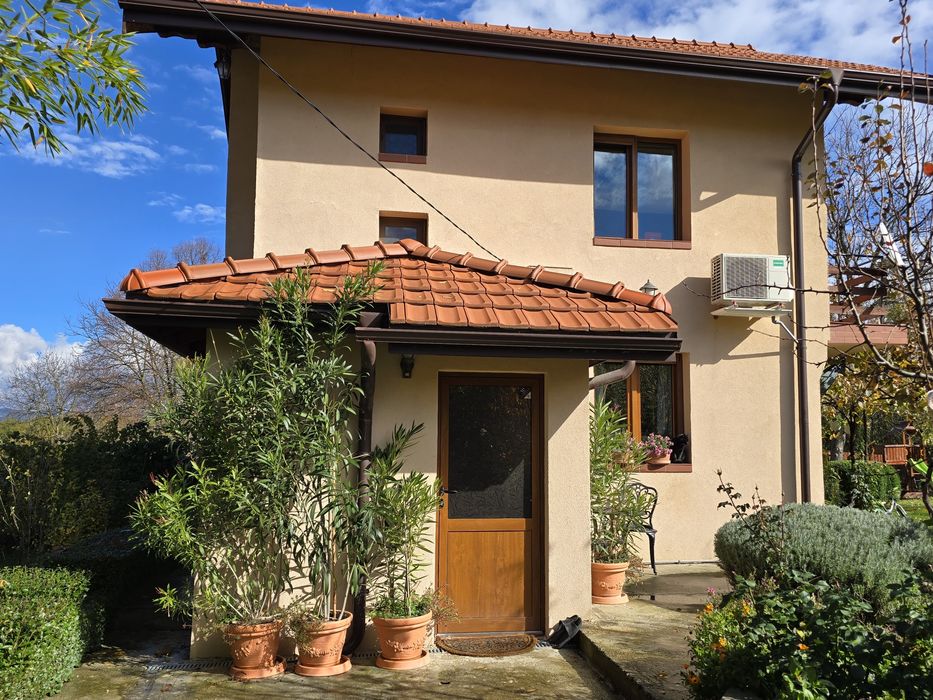 Продавам къща с. ЧУКОВЕЦ, област Перник