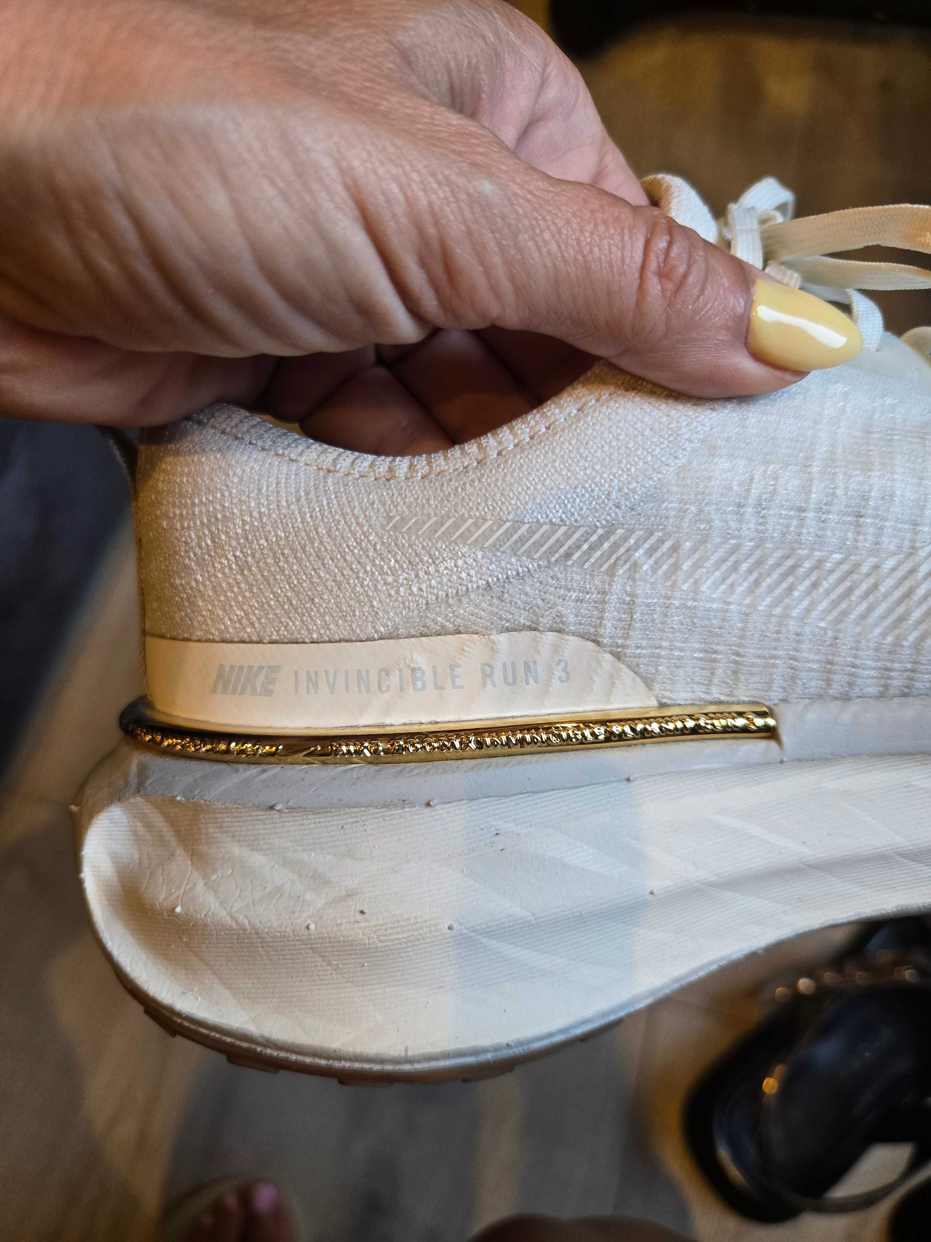 Дамски маратонки Nike Invincible 3