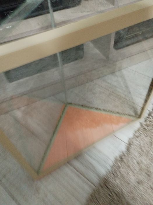 Продам аквариум треугольный