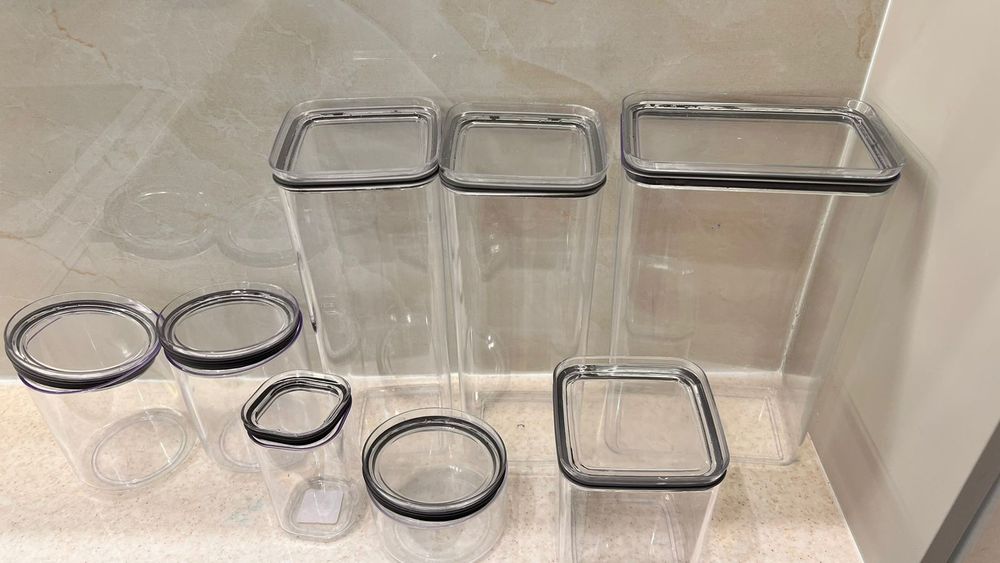 Контейнеры для сыпучих вещей большого размера от 300 до 1,5 литров