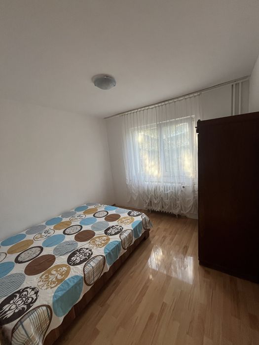 Persoana fizica dau in chirie ap cu 2 camere + living
