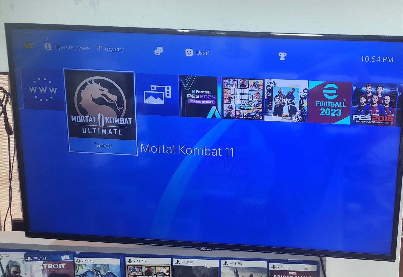 Продается игровой консол PLAYSTATION 4