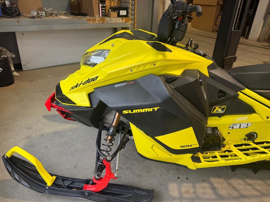 Snowmobil Ski doo summit 850 2021