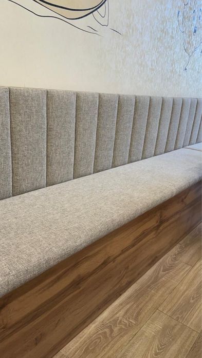 Настенный диван