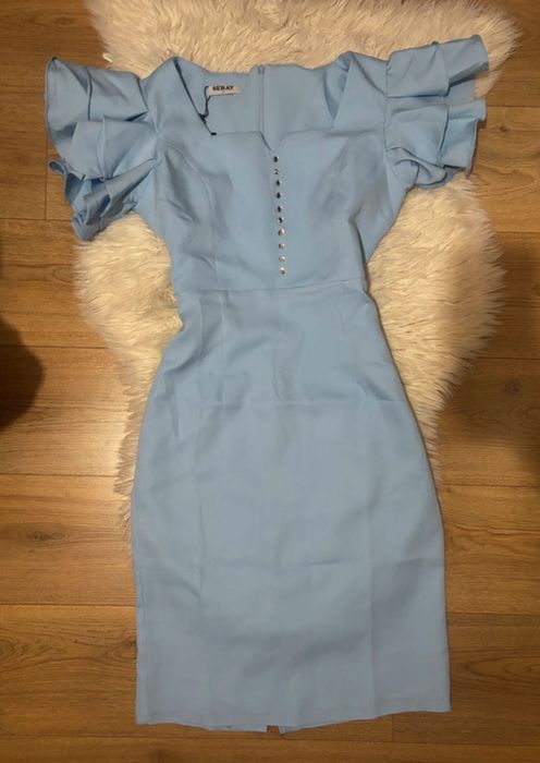 Rochie elegantă cu volane pe umăr