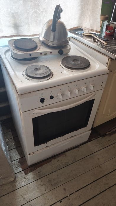 Отдам электро плиту с духовкой