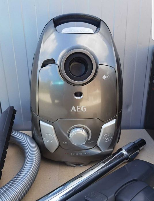 Aspirator AEG VX4-1-GM-T cu sac
