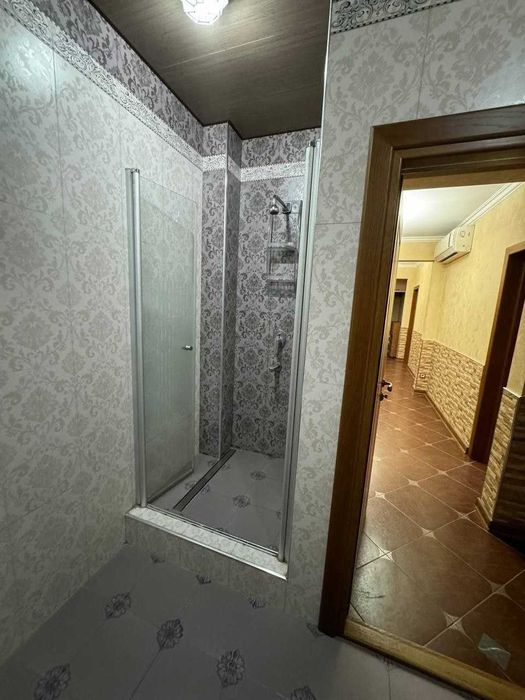 Продается 5 ком с ремонтом Банковская Госпиатльный Ойбек