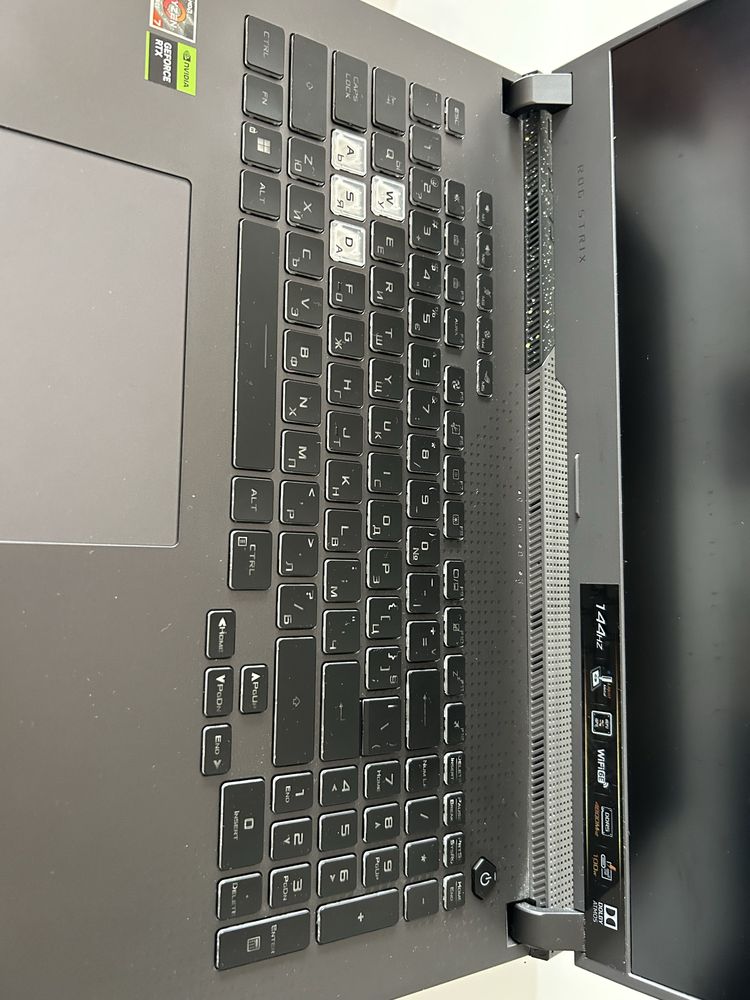 Asus Rog STRIX G713RC