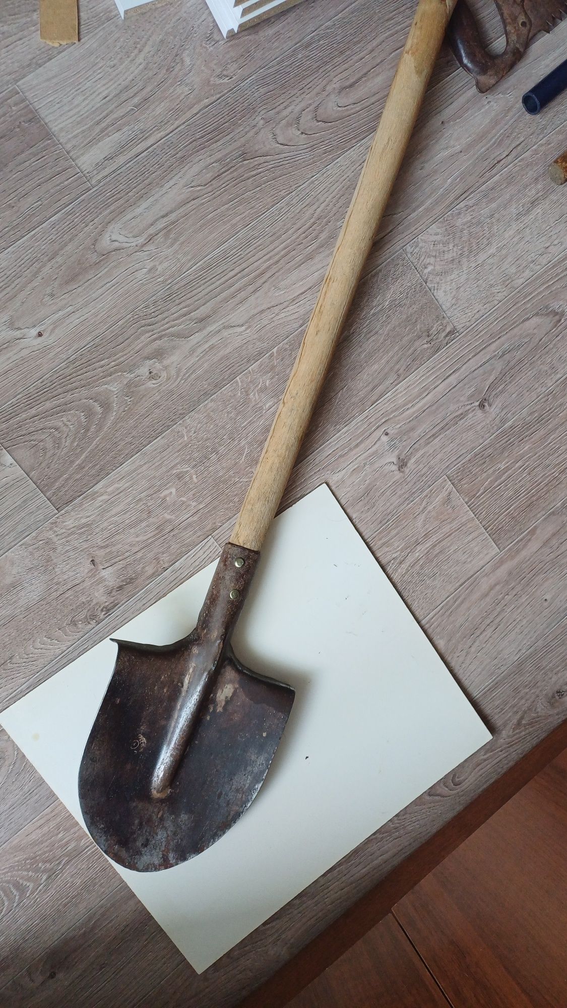 Продам лопату штыковую и тяпка