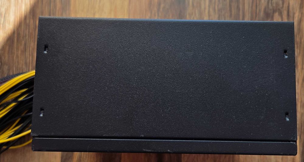 Захранване: T.F.SKYWINDINTL 2000W ATX