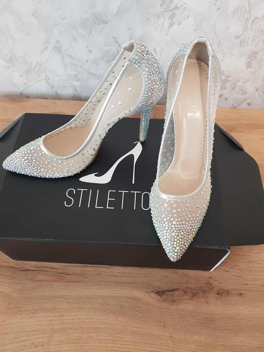 Стилни дамски обувки STILETTO