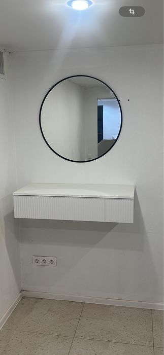 Продам туалетный столик и зеркало