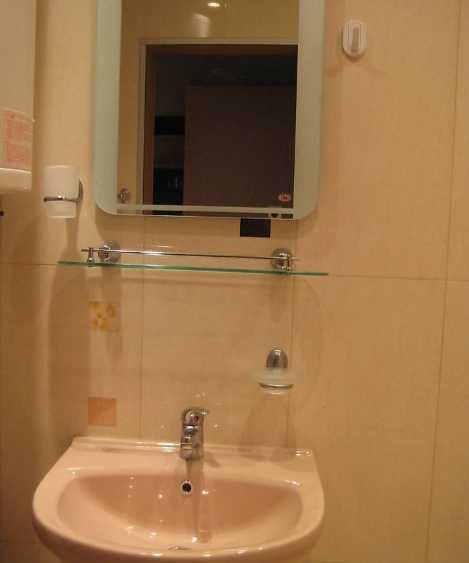 Дава се под наем Двустаен апартамент в Бургас, Център - 65 кв.м за 425 € - Снимка #3