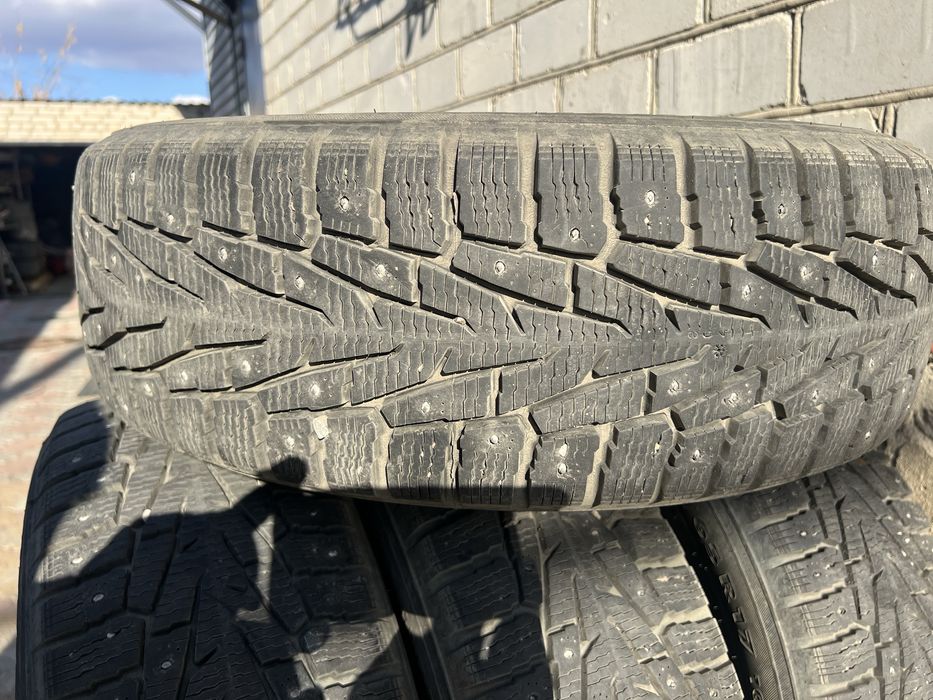 Продам Nokian резину зимнюю шипы