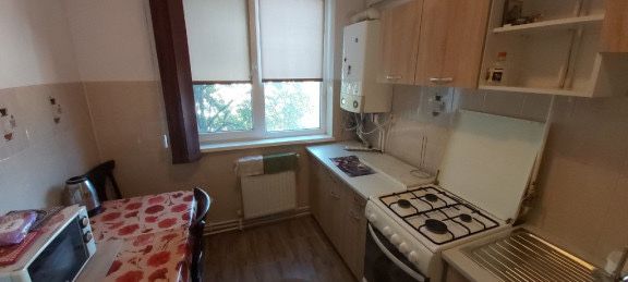 Inchiriez apartament 2 camere in zona Plantelor,Braila