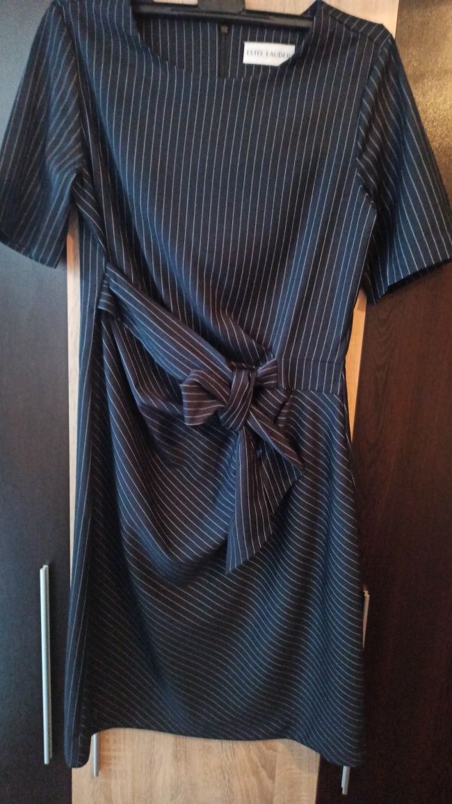 Нова и елегантна рокля Estée Lauder