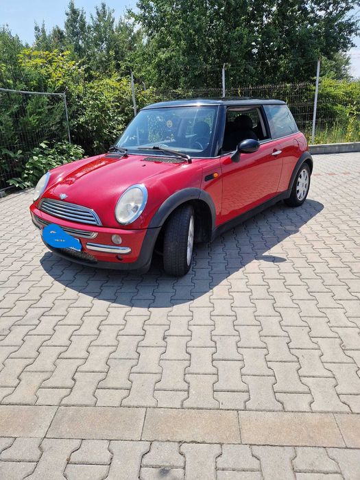 Mini Cooper 1.6 benzina, stare bună, roșu cu negru