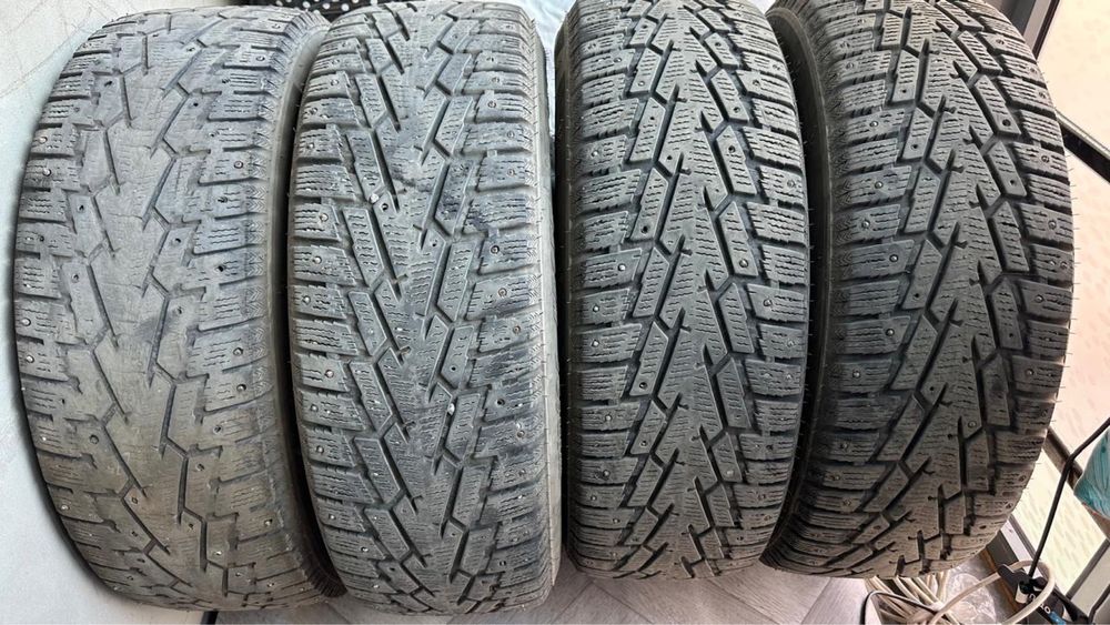 Продам комплект зимних шин 225/65 R17
