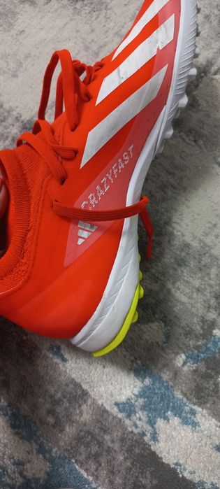 Ghete de fotbal sintetic