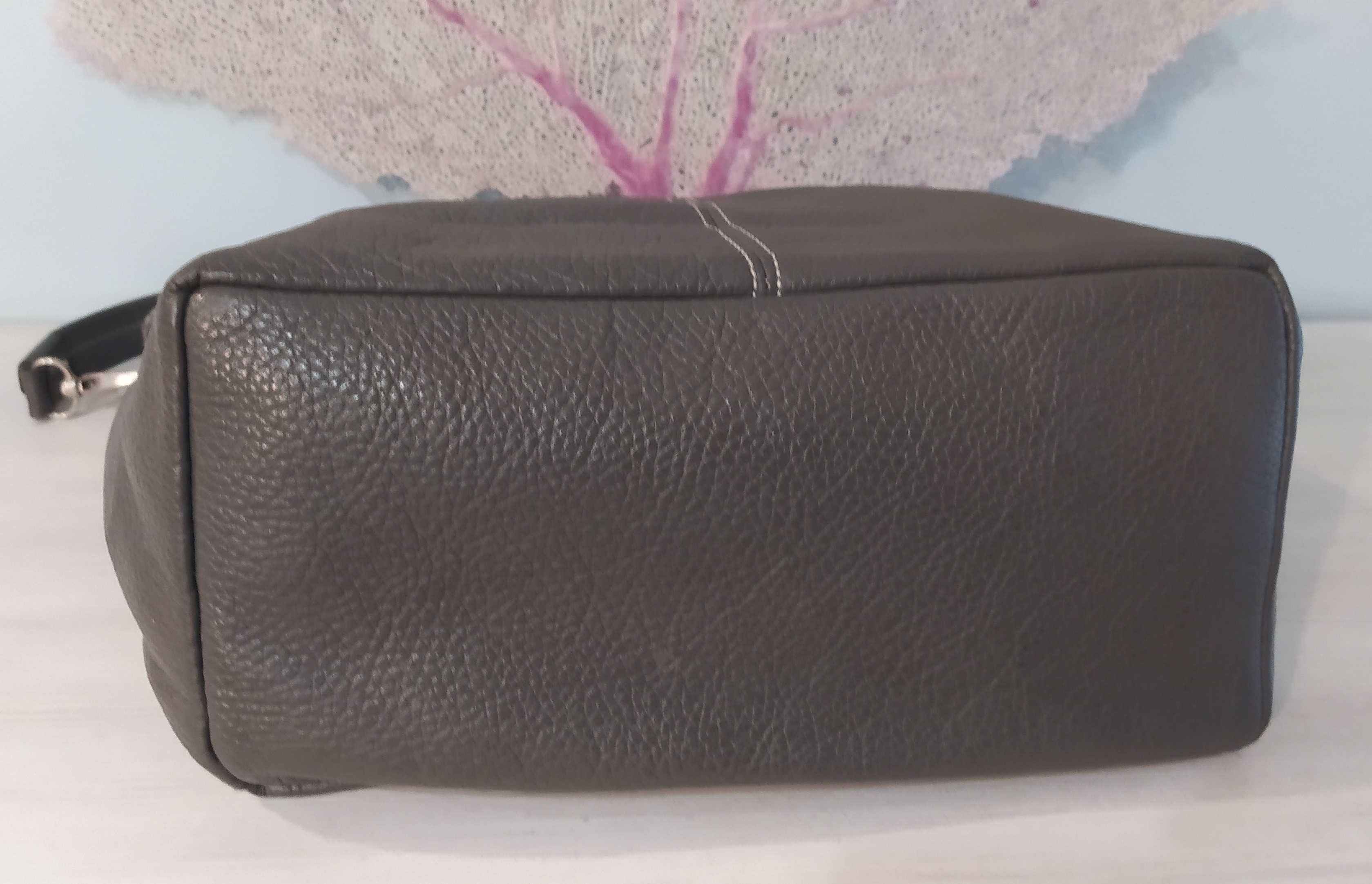 Сива кожена чанта, дамска – класически среден размер