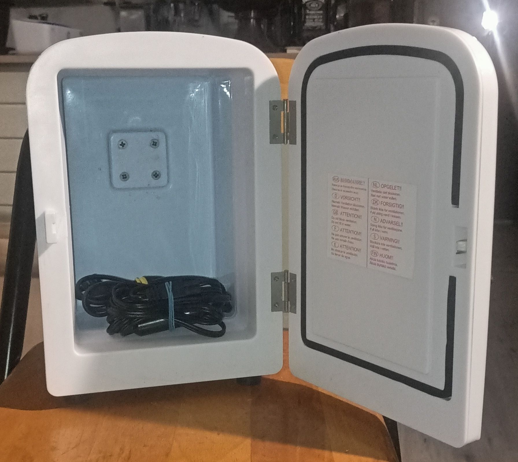 Minifrigider auto sau cosmetica