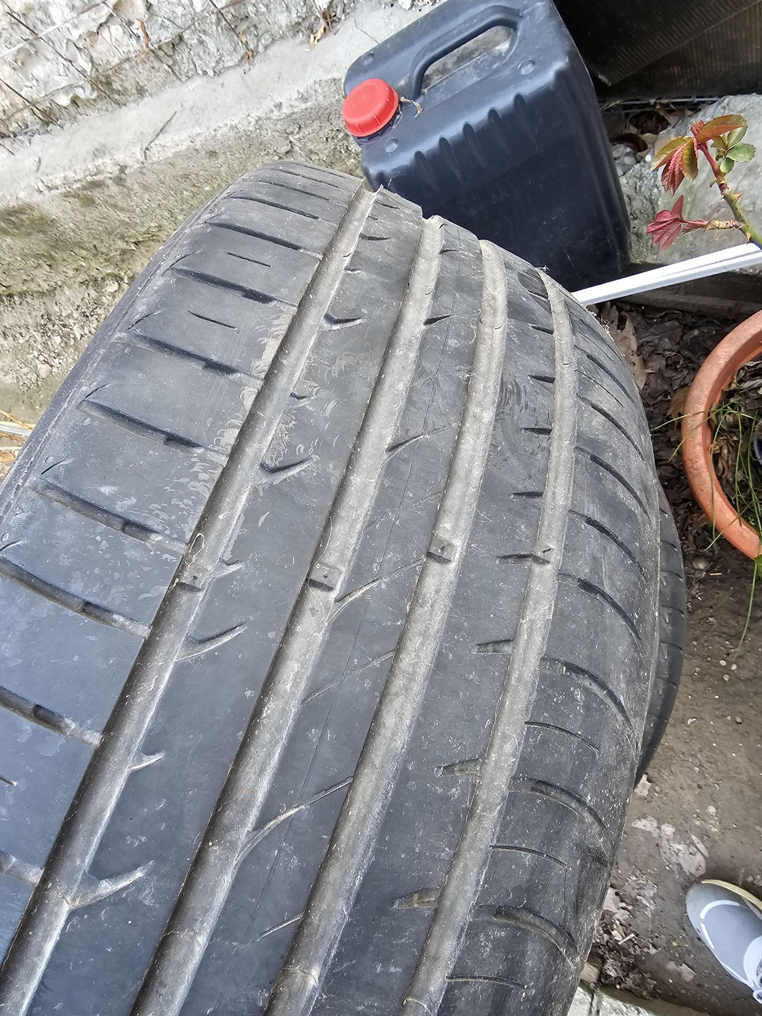 Vând 4 anvelope hankook vara 225/44/17