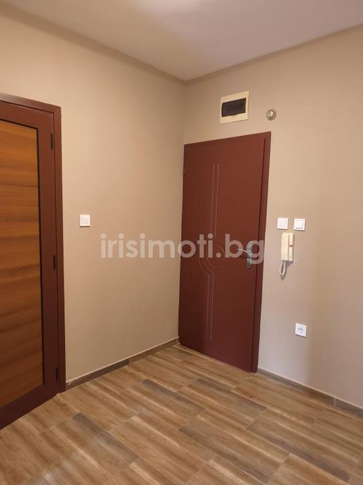 Под наем двустаен, €630, 65кв.м. в Редута