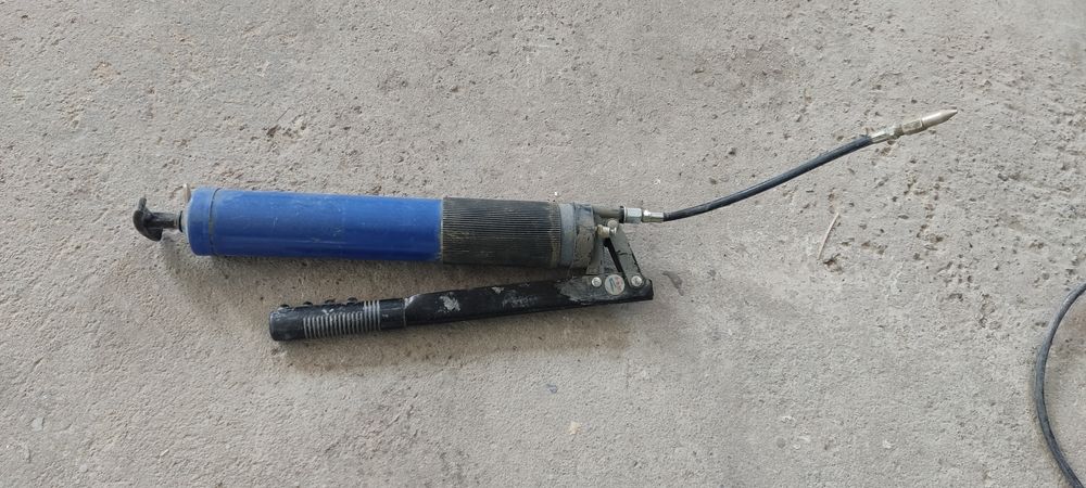 Продам шприц для смазки литолом