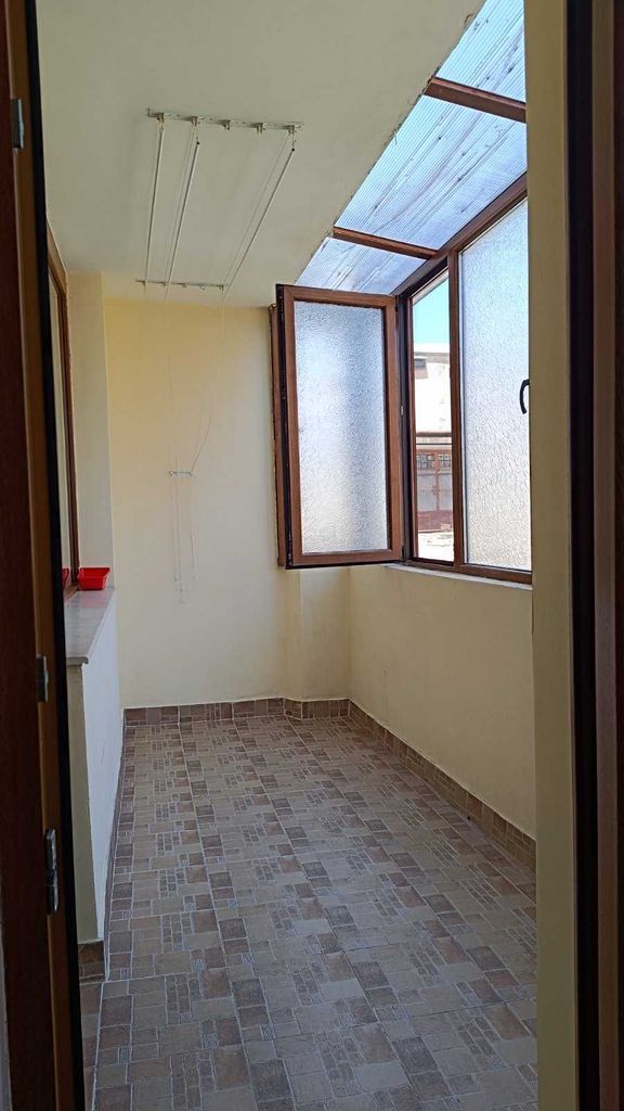 Дава се под наем Тристаен апартамент в Гоце Делчев - 75 кв.м за 193.8 € - Снимка #4