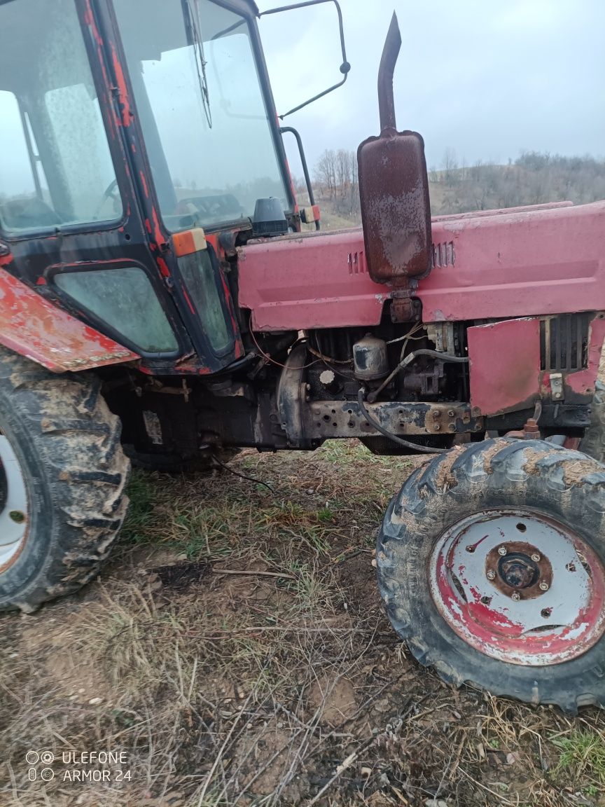 Vând tractor Belarus