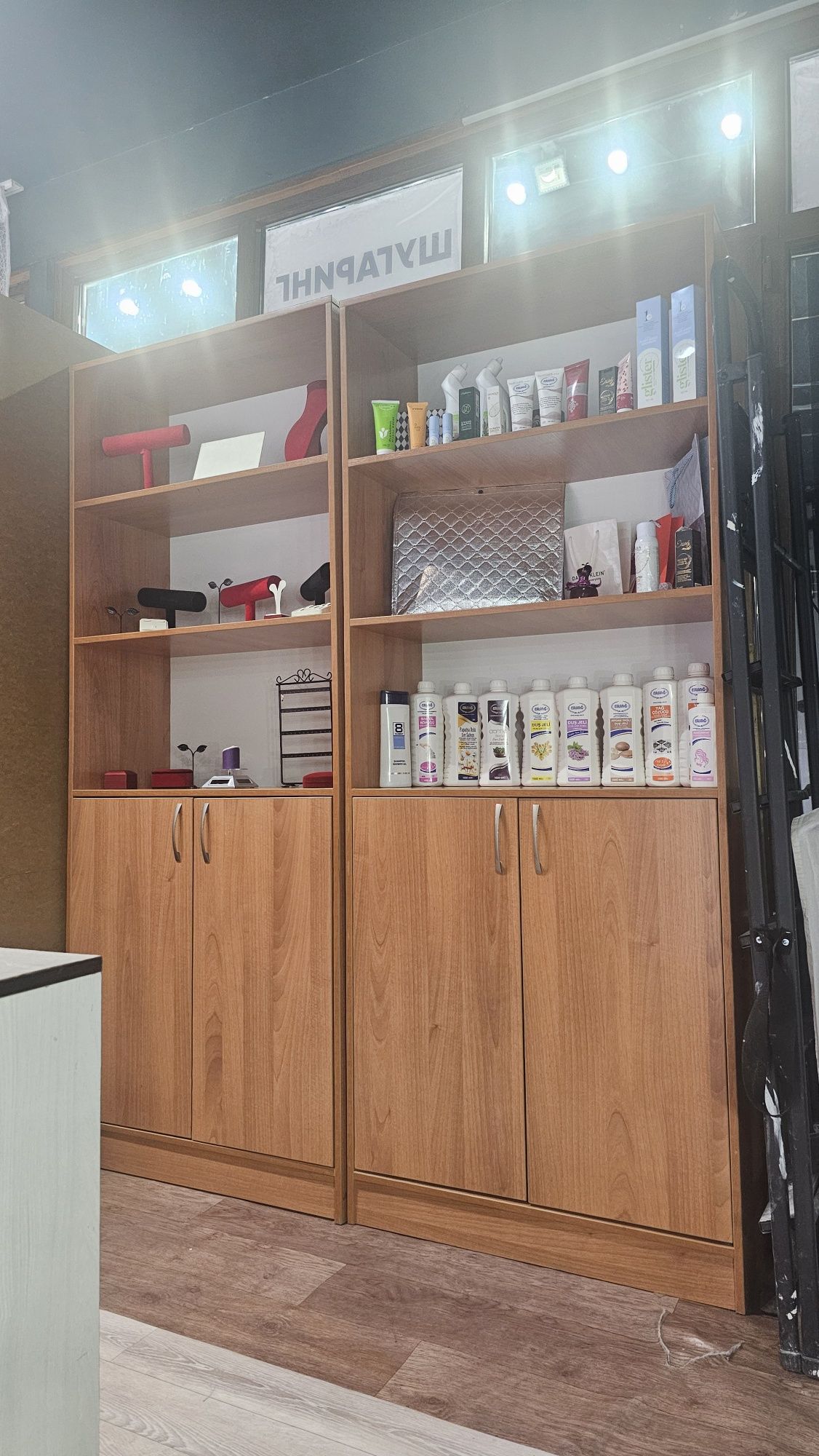 продаётся Шкаф, для офиса, для салонов красоты, и тд