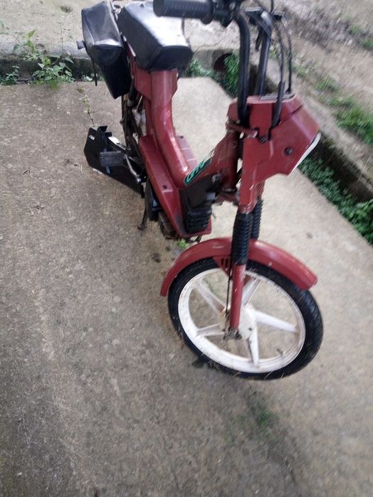 Vând moped gareli