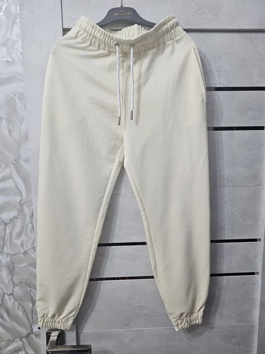 Костюм двойка на девочку,  11-12 лет, б/у. Размер S