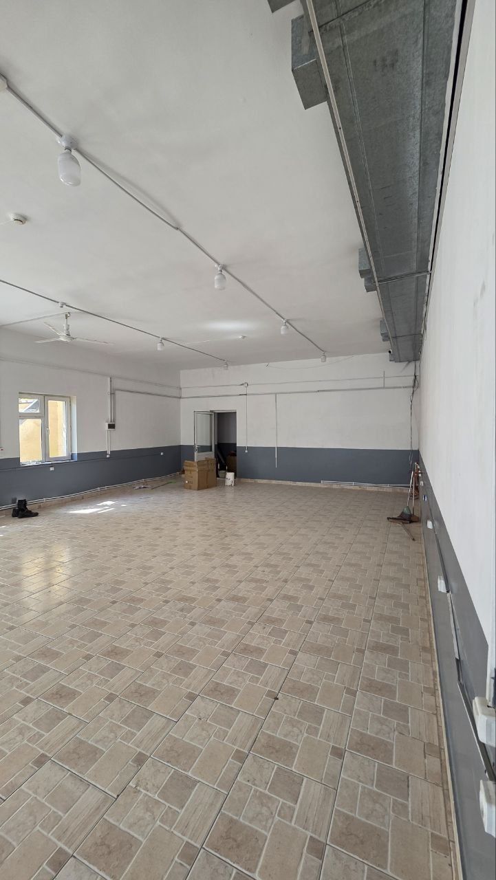 Сдаю в аренду 2 этажное помещение 3470 кв.м есть двор.