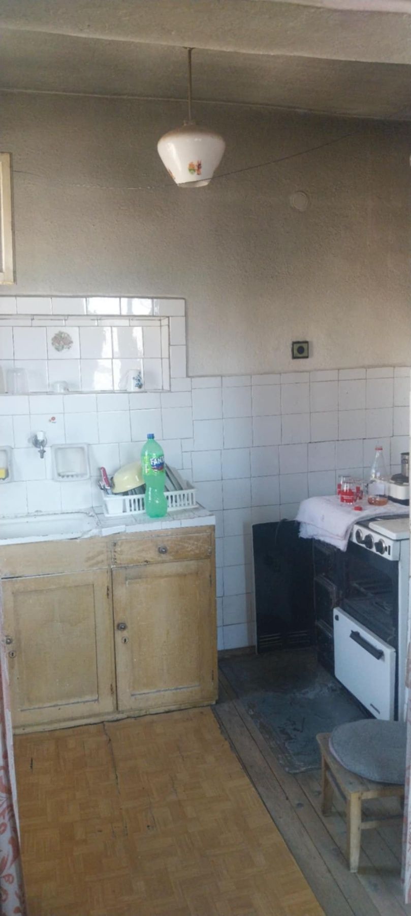 Продаваме етаж от къща в град  Панагюрище