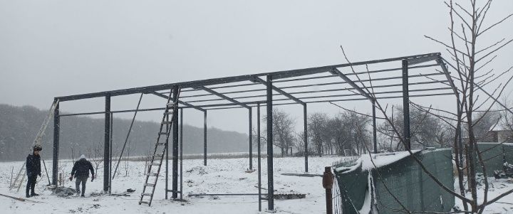 Vand hala metalica 10m x 15m Complecta la che o avem pe sto
- cuzineți