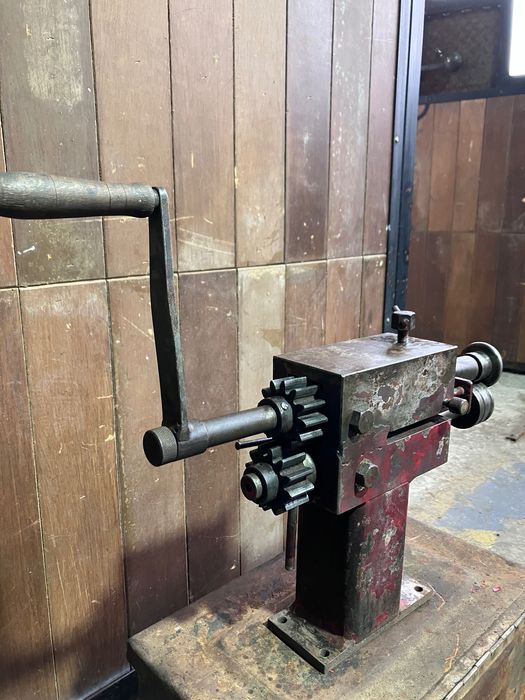 Masina de roluit, ondulat tabla