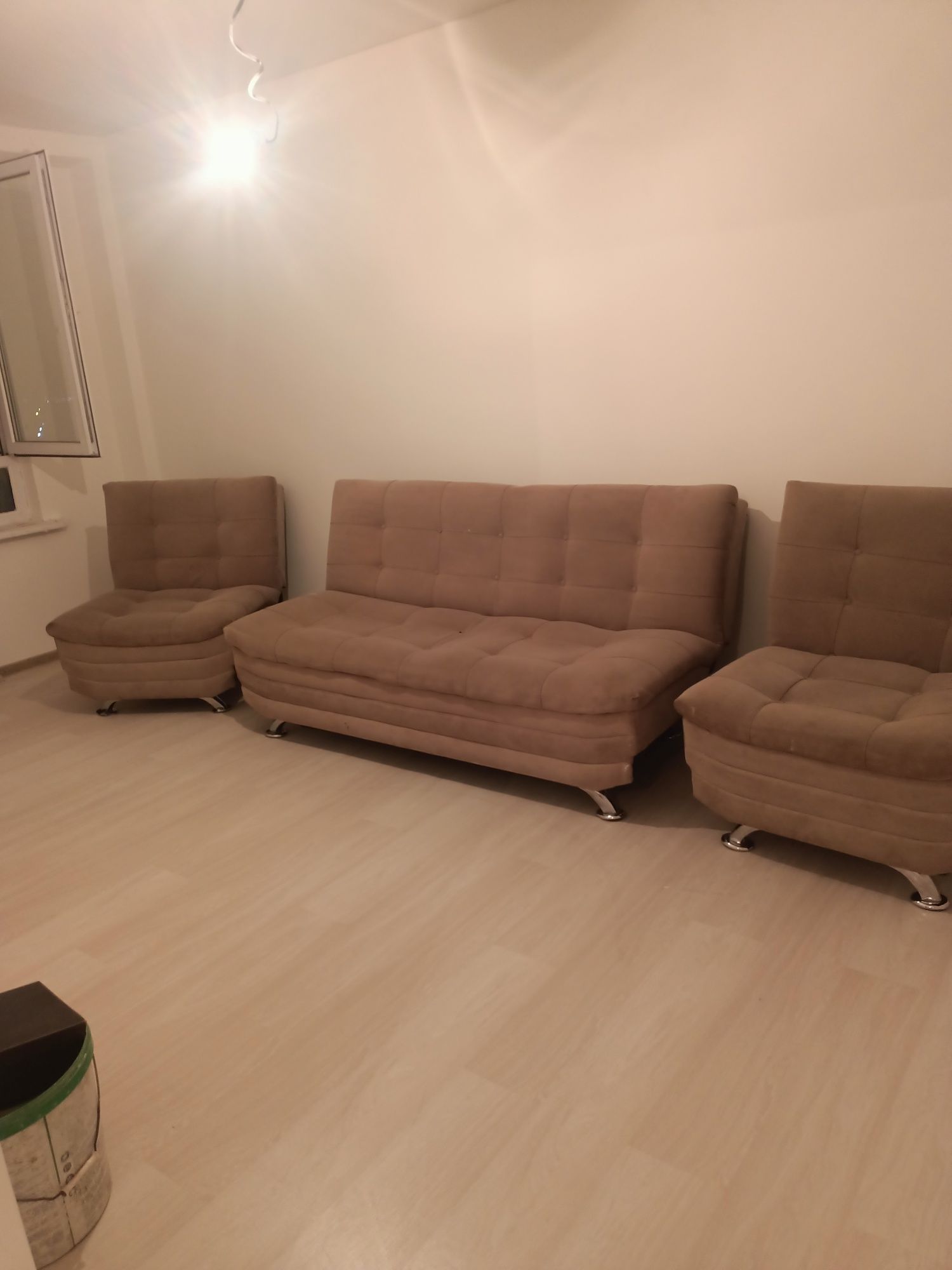 Срочно продам диван-троику б/у.